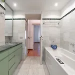 Апартаменты 4 Min From Porta Genova Station With Whirlpool