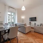 4 Min From Porta Genova Station With Whirlpool Апартаменты