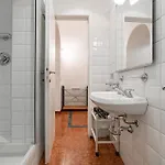 Апартаменты 4 Min From Porta Genova Station With Whirlpool