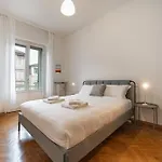 4 Min From Porta Genova Station With Whirlpool Апартаменты Милан
