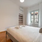 4 Min From Porta Genova Station With Whirlpool Апартаменты *
