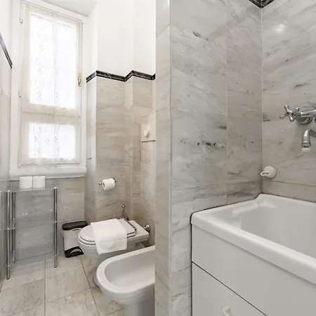 4 Min From Porta Genova Station With Whirlpool Διαμέρισμα