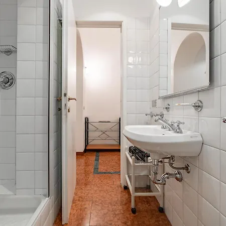 Διαμέρισμα 4 Min From Porta Genova Station With Whirlpool