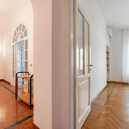 4 Min From Porta Genova Station With Whirlpool Διαμέρισμα